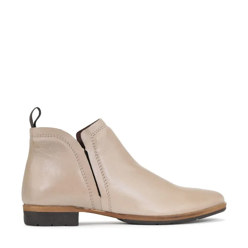 Eos Gaid Taupe Flat Ankle Boot