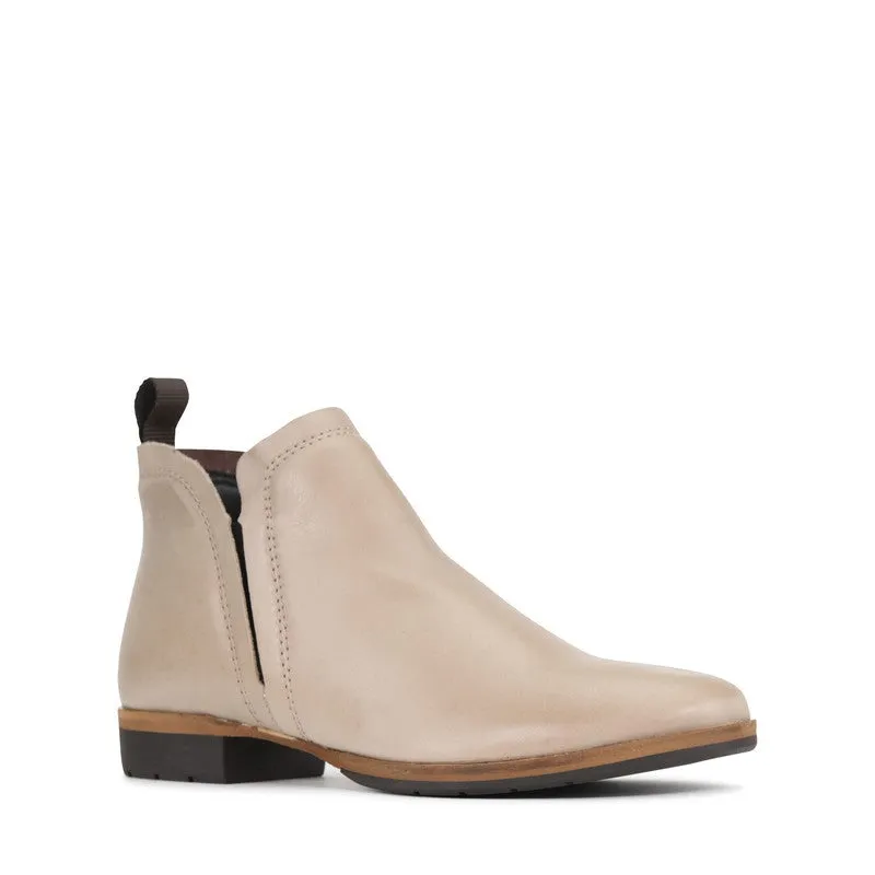Eos Gaid Taupe Flat Ankle Boot